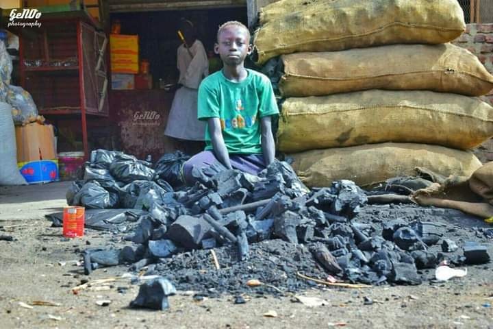 Many households still rely on charcoal for fuel. Photo/Eslam Abuelgasim/AWiM